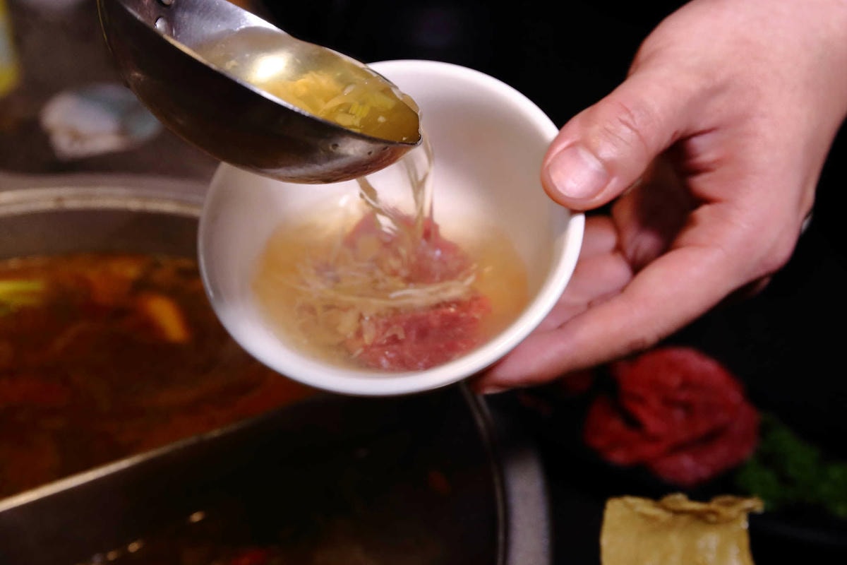 【食。台北】赤哥汕頭火鍋-台北松江總店〜有夠狂!沙茶火鍋要這樣吃啊!日本A5和牛,每一口都是幸福的頂級食材來囉〜