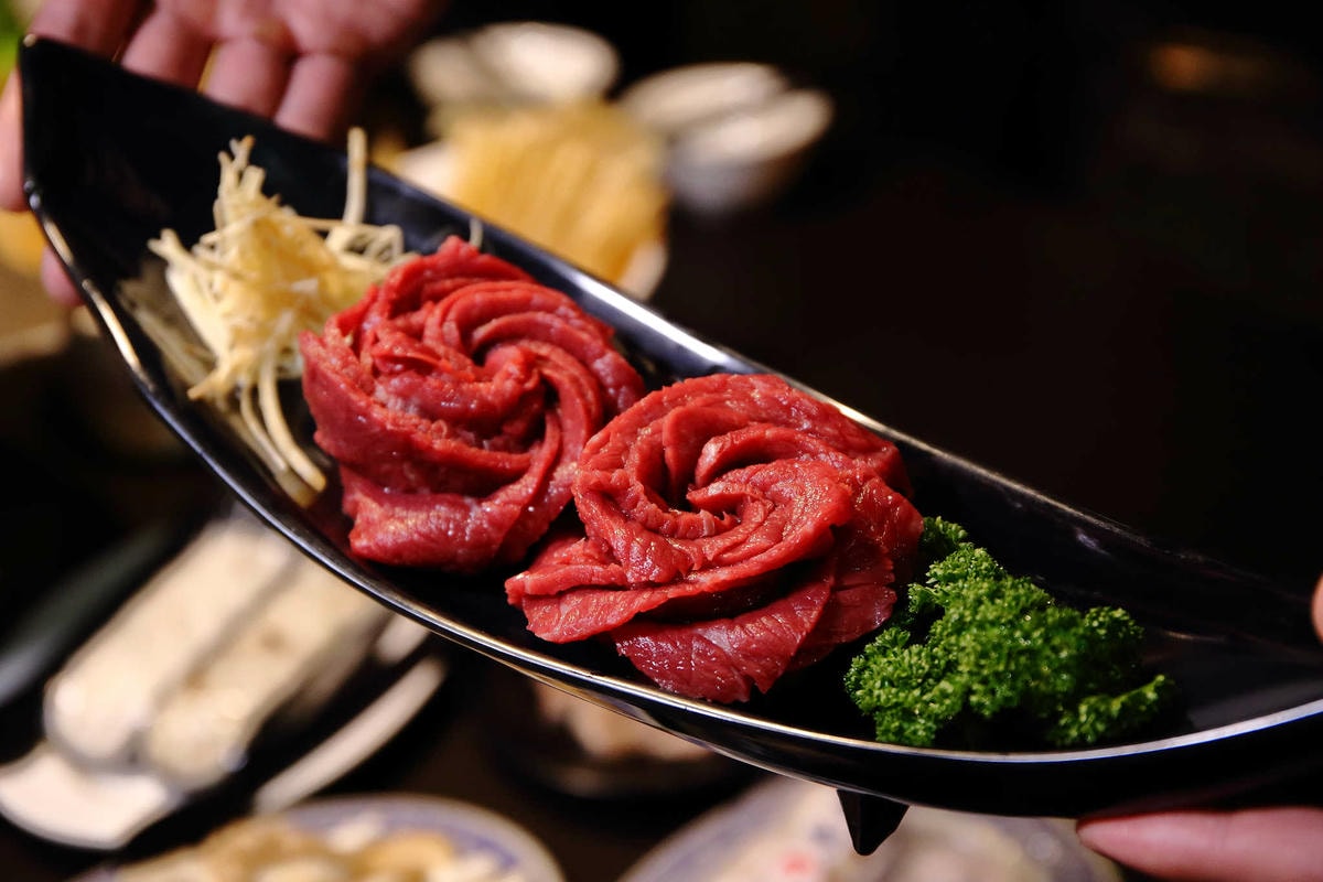 【食。台北】赤哥汕頭火鍋-台北松江總店〜有夠狂!沙茶火鍋要這樣吃啊!日本A5和牛,每一口都是幸福的頂級食材來囉〜