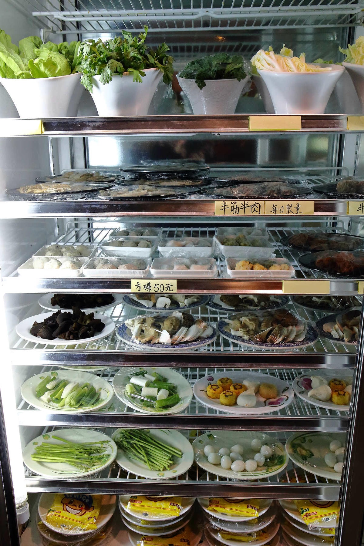 【食。台北】赤哥汕頭火鍋-台北松江總店〜有夠狂!沙茶火鍋要這樣吃啊!日本A5和牛,每一口都是幸福的頂級食材來囉〜