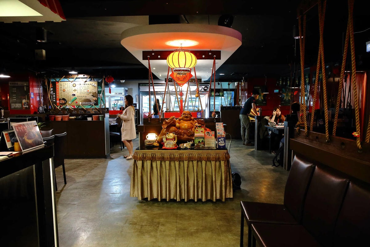 【食。台北】赤哥汕頭火鍋-台北松江總店〜有夠狂!沙茶火鍋要這樣吃啊!日本A5和牛,每一口都是幸福的頂級食材來囉〜