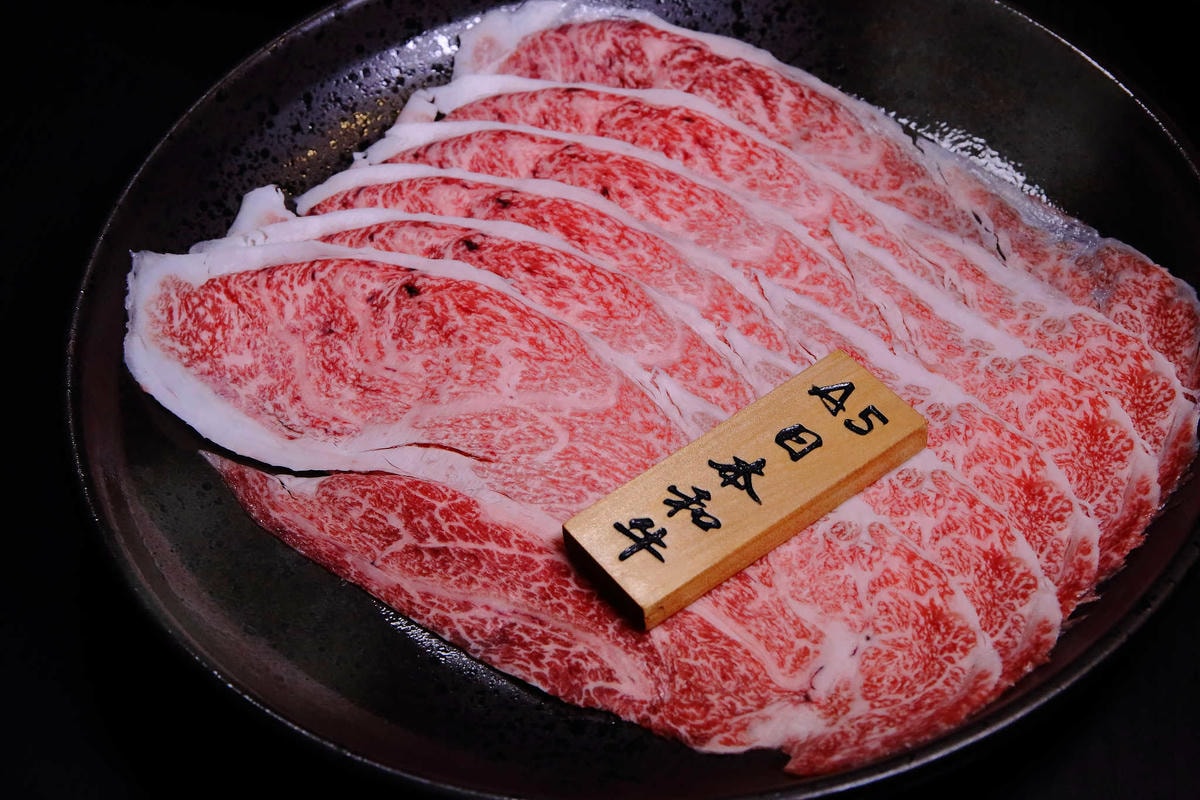 【食。台北】赤哥汕頭火鍋-台北松江總店〜有夠狂!沙茶火鍋要這樣吃啊!日本A5和牛,每一口都是幸福的頂級食材來囉〜