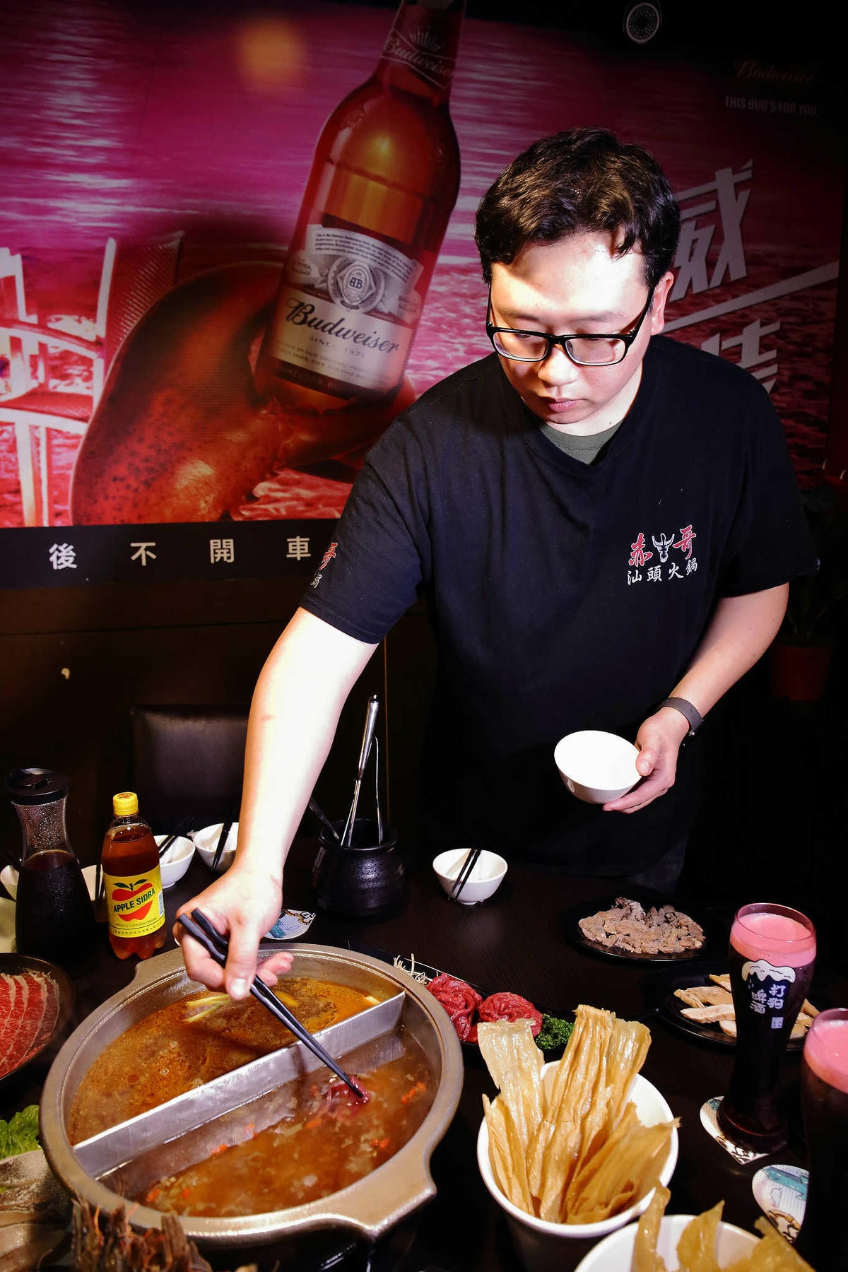 【食。台北】赤哥汕頭火鍋-台北松江總店〜有夠狂!沙茶火鍋要這樣吃啊!日本A5和牛,每一口都是幸福的頂級食材來囉〜