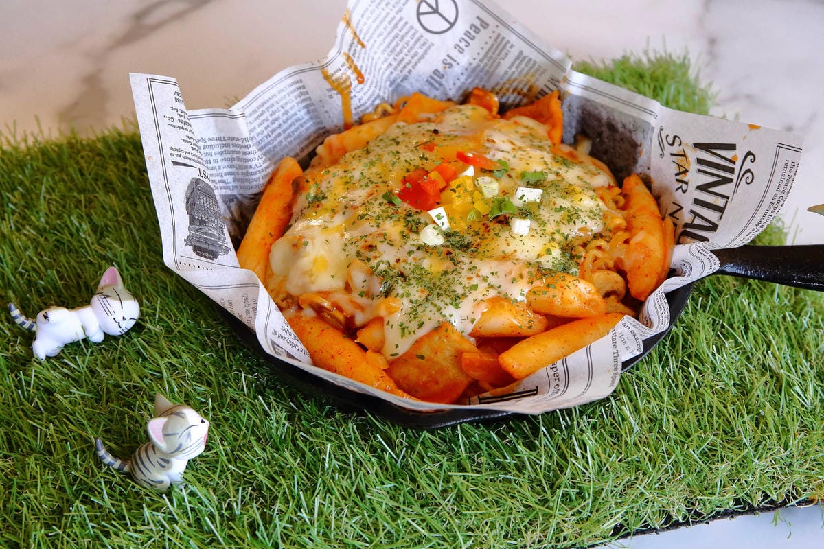 【食。桃園】Piepai Cafe’〜好好拍景點餐廳推薦。超美的室內花草植物牆，網美新打卡熱點！彩虹甜點，美到捨不得吃！(已歇業)