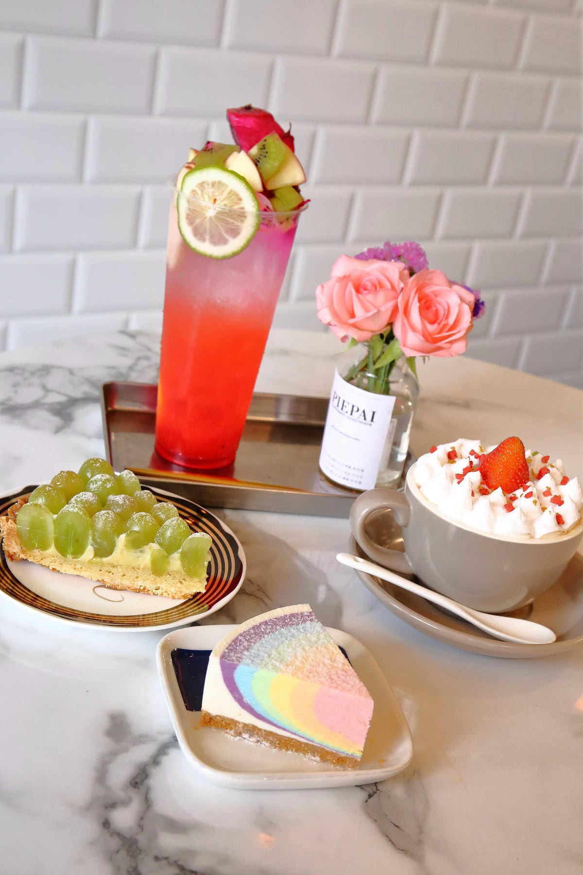 【食。桃園】Piepai Cafe’〜好好拍景點餐廳推薦。超美的室內花草植物牆，網美新打卡熱點！彩虹甜點，美到捨不得吃！(已歇業)