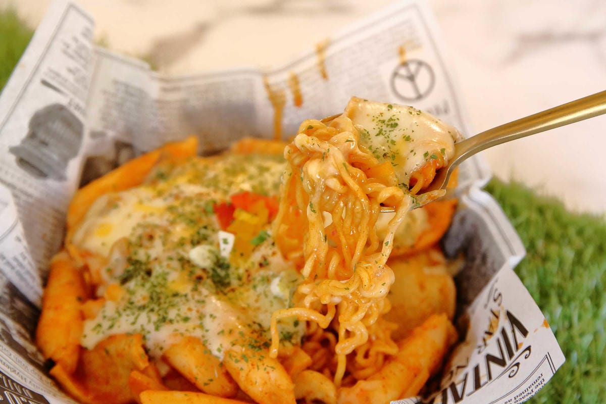 【食。桃園】Piepai Cafe’〜好好拍景點餐廳推薦。超美的室內花草植物牆，網美新打卡熱點！彩虹甜點，美到捨不得吃！(已歇業)