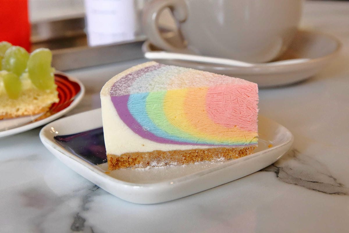 【食。桃園】Piepai Cafe’〜好好拍景點餐廳推薦。超美的室內花草植物牆，網美新打卡熱點！彩虹甜點，美到捨不得吃！(已歇業)