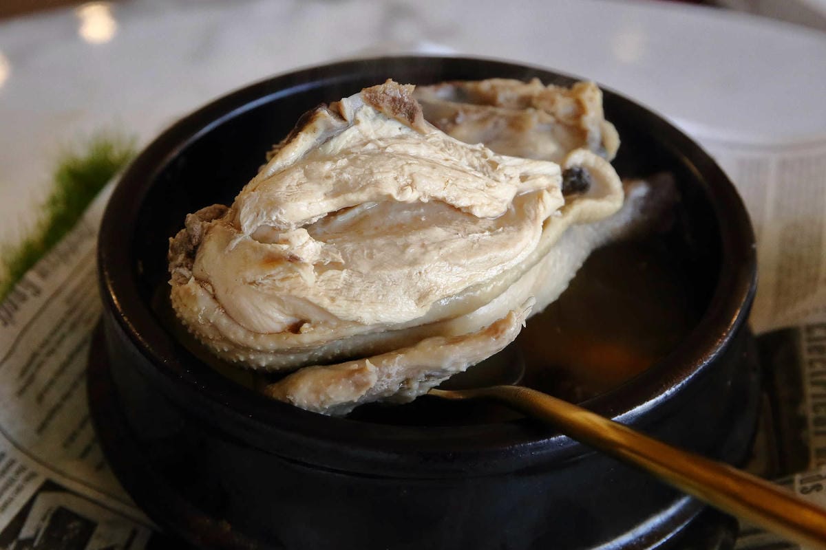 【食。桃園】Piepai Cafe’〜好好拍景點餐廳推薦。超美的室內花草植物牆，網美新打卡熱點！彩虹甜點，美到捨不得吃！(已歇業)