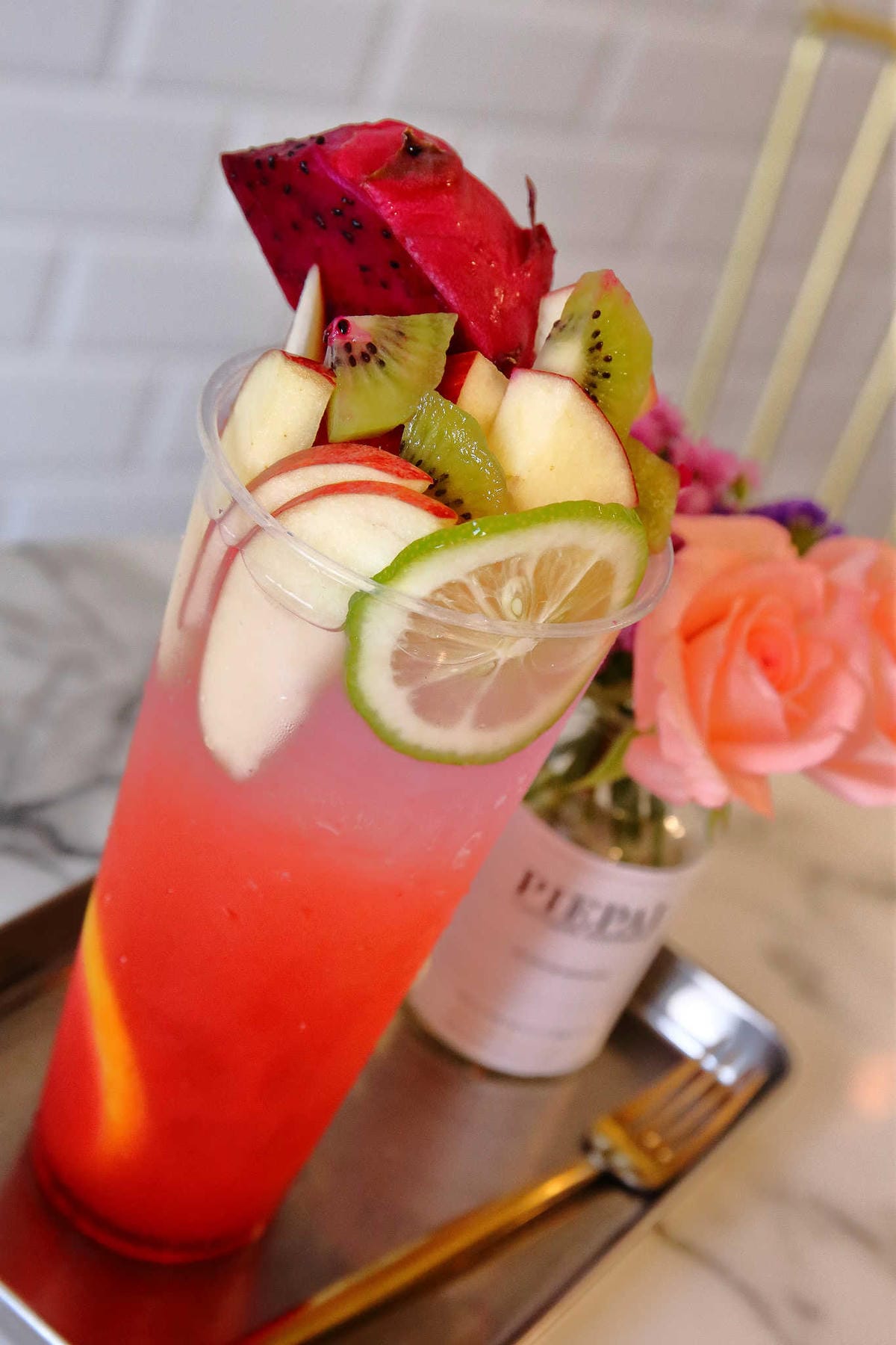 【食。桃園】Piepai Cafe’〜好好拍景點餐廳推薦。超美的室內花草植物牆，網美新打卡熱點！彩虹甜點，美到捨不得吃！(已歇業)