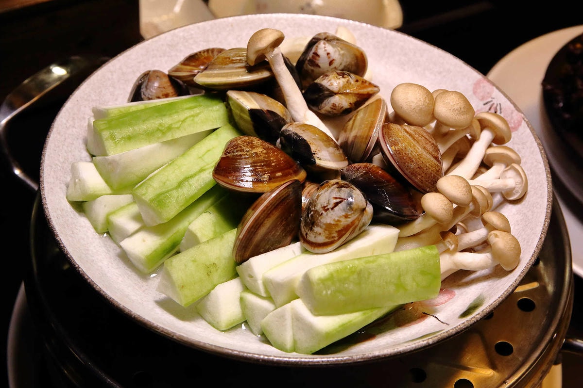 【食。中和】澎湖蒸鱻蒸氣火鍋〜中永和火鍋。超夯海鮮塔蒸氣火鍋來了,現撈波士頓龍蝦,活跳跳生猛海鮮,尚青ㄟ!(已歇業)