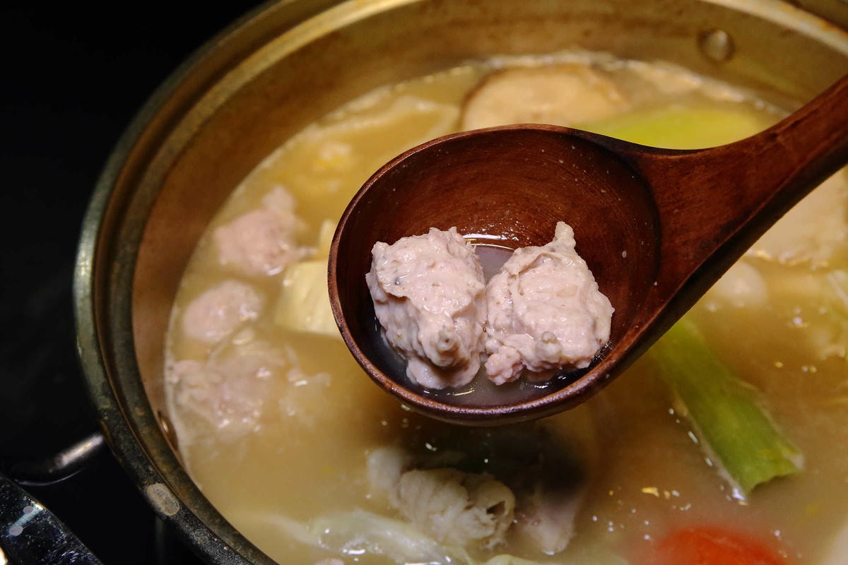 【食。中和】澎湖蒸鱻蒸氣火鍋〜中永和火鍋。超夯海鮮塔蒸氣火鍋來了,現撈波士頓龍蝦,活跳跳生猛海鮮,尚青ㄟ!(已歇業)