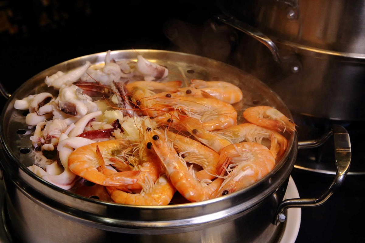 【食。中和】澎湖蒸鱻蒸氣火鍋〜中永和火鍋。超夯海鮮塔蒸氣火鍋來了,現撈波士頓龍蝦,活跳跳生猛海鮮,尚青ㄟ!(已歇業)