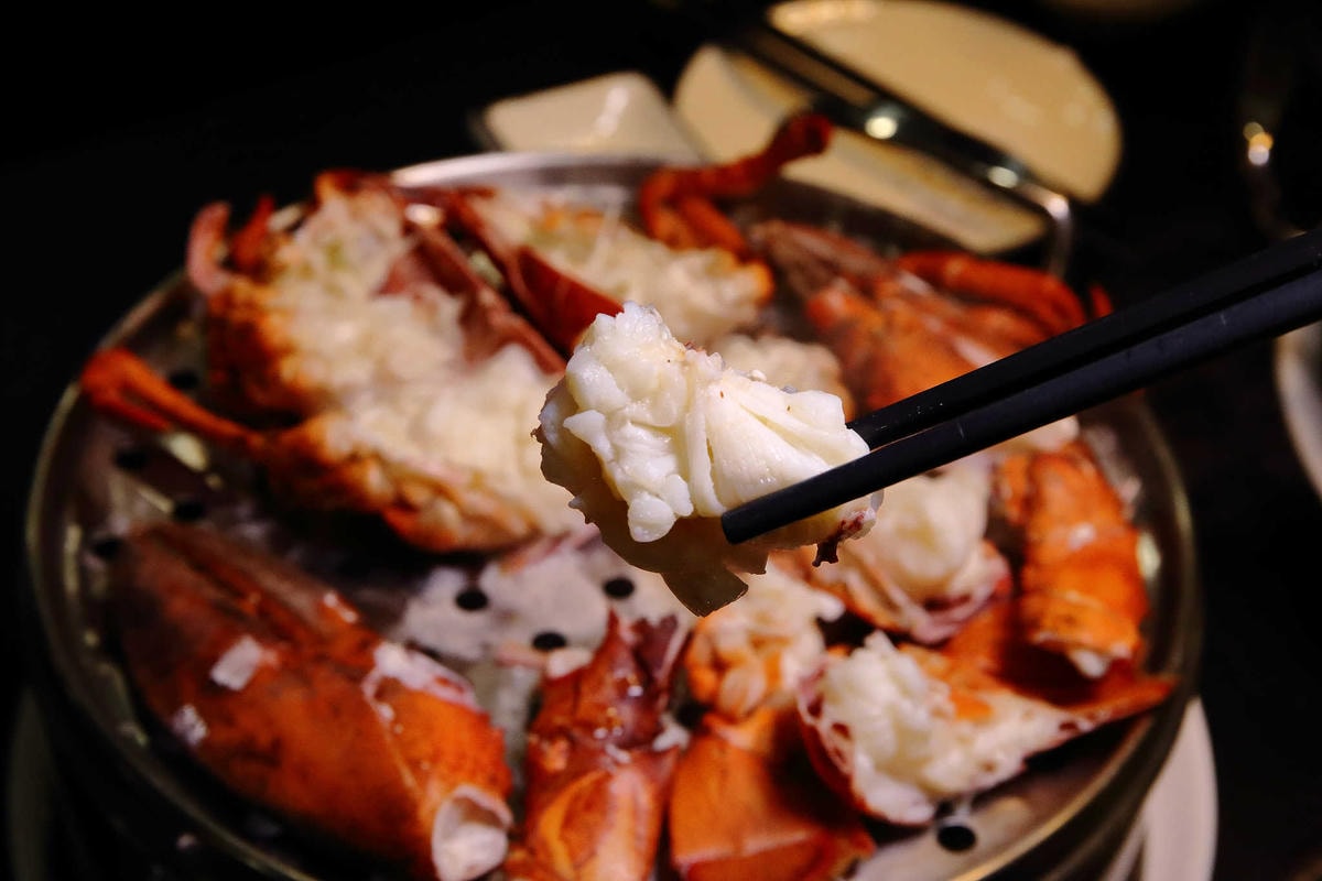 【食。中和】澎湖蒸鱻蒸氣火鍋〜中永和火鍋。超夯海鮮塔蒸氣火鍋來了,現撈波士頓龍蝦,活跳跳生猛海鮮,尚青ㄟ!(已歇業)