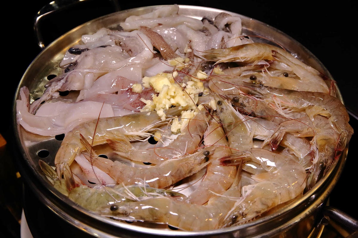 【食。中和】澎湖蒸鱻蒸氣火鍋〜中永和火鍋。超夯海鮮塔蒸氣火鍋來了,現撈波士頓龍蝦,活跳跳生猛海鮮,尚青ㄟ!(已歇業)