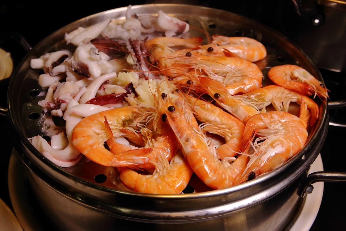 【食。中和】澎湖蒸鱻蒸氣火鍋〜中永和火鍋。超夯海鮮塔蒸氣火鍋來了,現撈波士頓龍蝦,活跳跳生猛海鮮,尚青ㄟ!(已歇業)