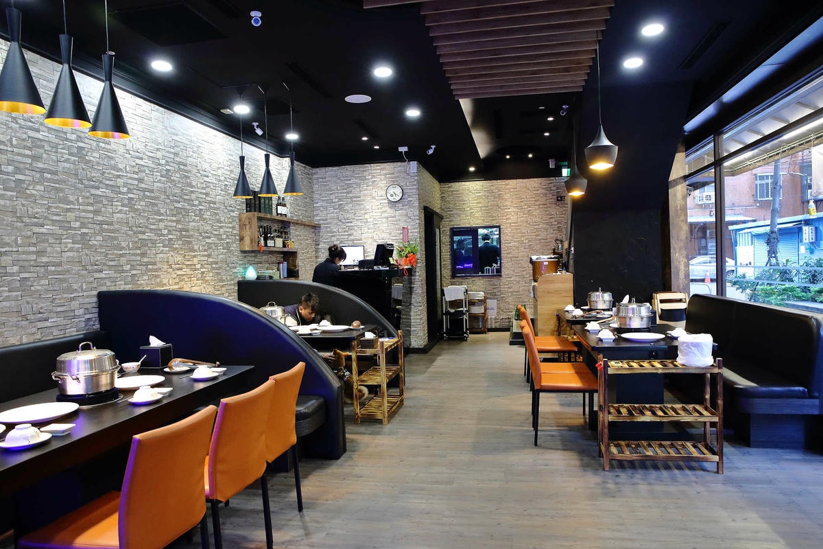 【食。中和】澎湖蒸鱻蒸氣火鍋〜中永和火鍋。超夯海鮮塔蒸氣火鍋來了,現撈波士頓龍蝦,活跳跳生猛海鮮,尚青ㄟ!(已歇業)