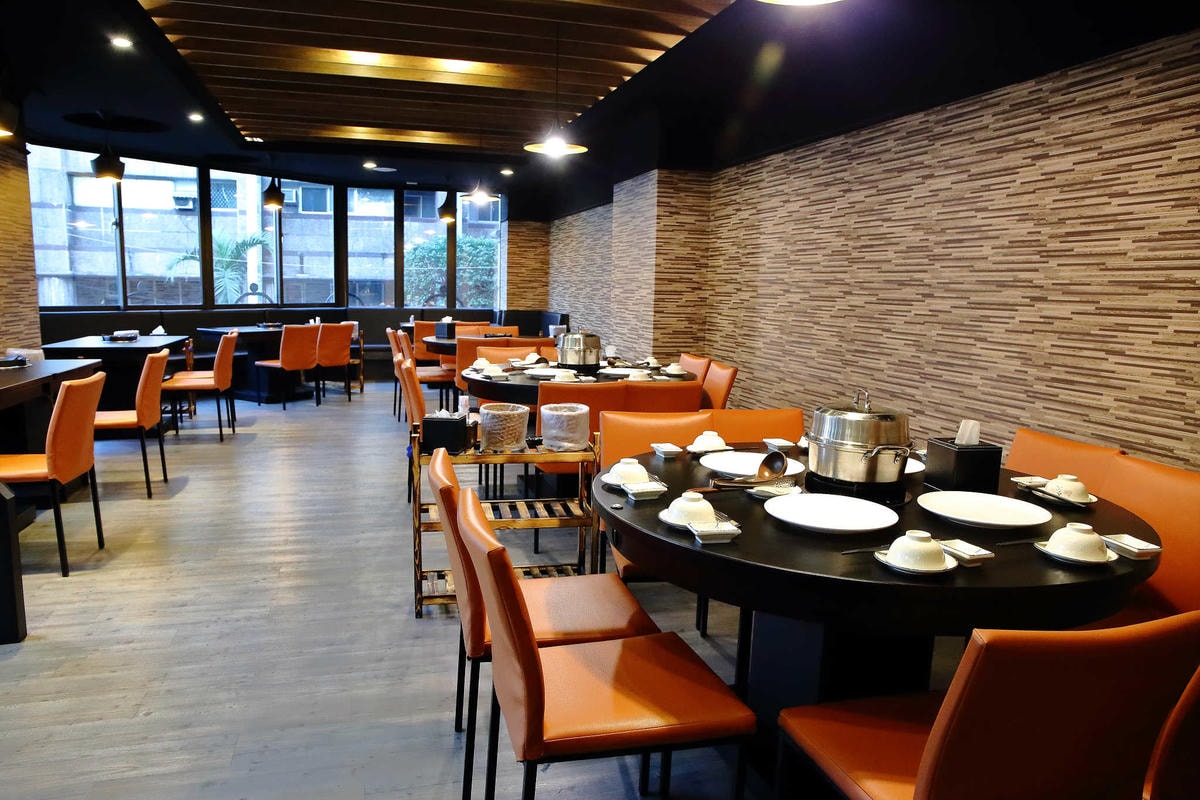 【食。中和】澎湖蒸鱻蒸氣火鍋〜中永和火鍋。超夯海鮮塔蒸氣火鍋來了,現撈波士頓龍蝦,活跳跳生猛海鮮,尚青ㄟ!(已歇業)