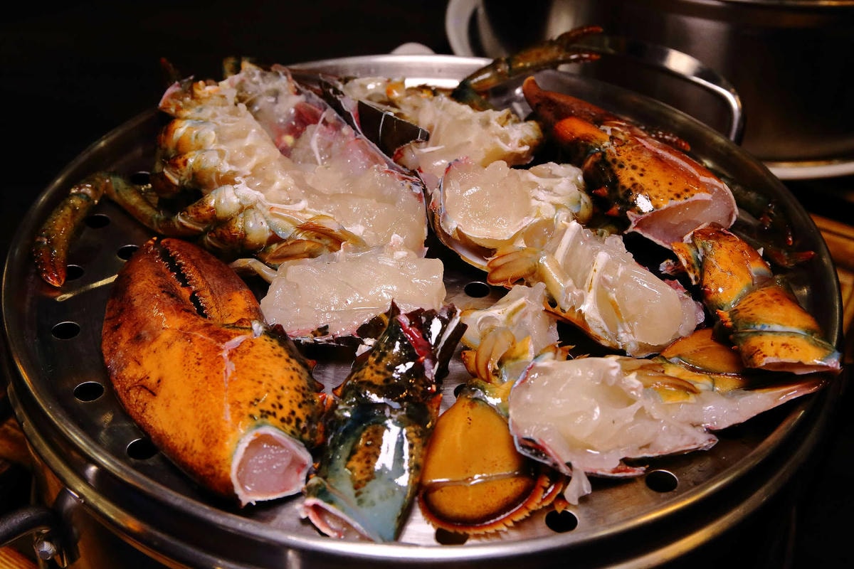 【食。中和】澎湖蒸鱻蒸氣火鍋〜中永和火鍋。超夯海鮮塔蒸氣火鍋來了,現撈波士頓龍蝦,活跳跳生猛海鮮,尚青ㄟ!(已歇業)