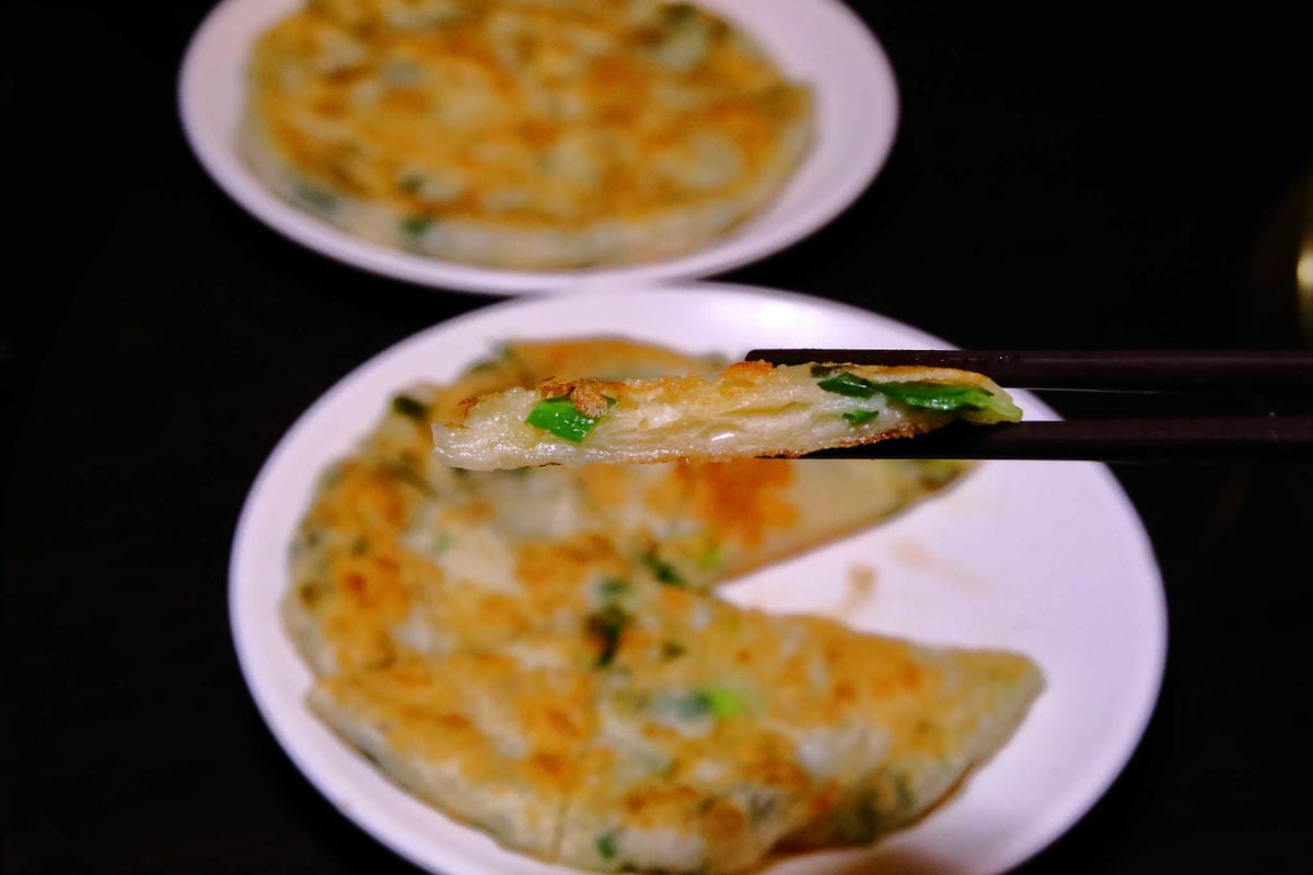 【食。新店】老蔣的家鄉味〜來自東北正宗炭火酸菜白肉火鍋，沸騰著，連老饕也無法抗拒！