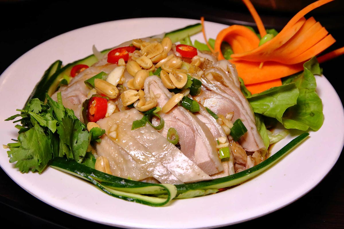 【食。新店】老蔣的家鄉味〜來自東北正宗炭火酸菜白肉火鍋，沸騰著，連老饕也無法抗拒！