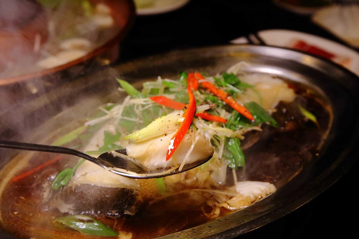 【食。新店】老蔣的家鄉味〜來自東北正宗炭火酸菜白肉火鍋，沸騰著，連老饕也無法抗拒！