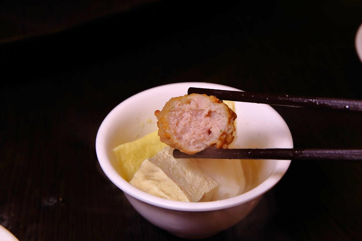 【食。新店】老蔣的家鄉味〜來自東北正宗炭火酸菜白肉火鍋，沸騰著，連老饕也無法抗拒！