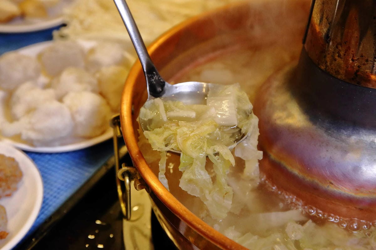 【食。新店】老蔣的家鄉味〜來自東北正宗炭火酸菜白肉火鍋，沸騰著，連老饕也無法抗拒！