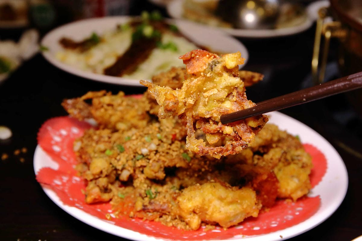 【食。新店】老蔣的家鄉味〜來自東北正宗炭火酸菜白肉火鍋，沸騰著，連老饕也無法抗拒！