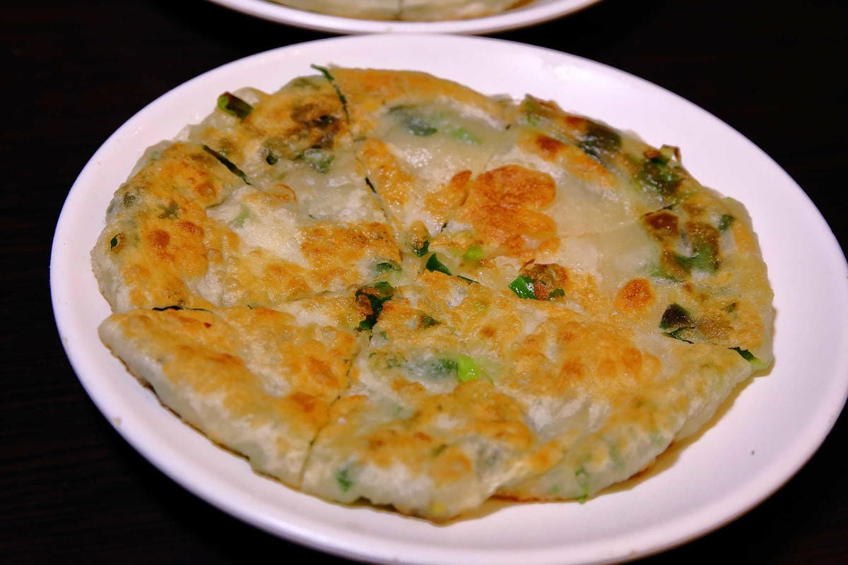 【食。新店】老蔣的家鄉味〜來自東北正宗炭火酸菜白肉火鍋，沸騰著，連老饕也無法抗拒！