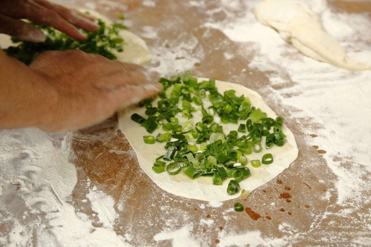 【食。新店】老蔣的家鄉味〜來自東北正宗炭火酸菜白肉火鍋，沸騰著，連老饕也無法抗拒！