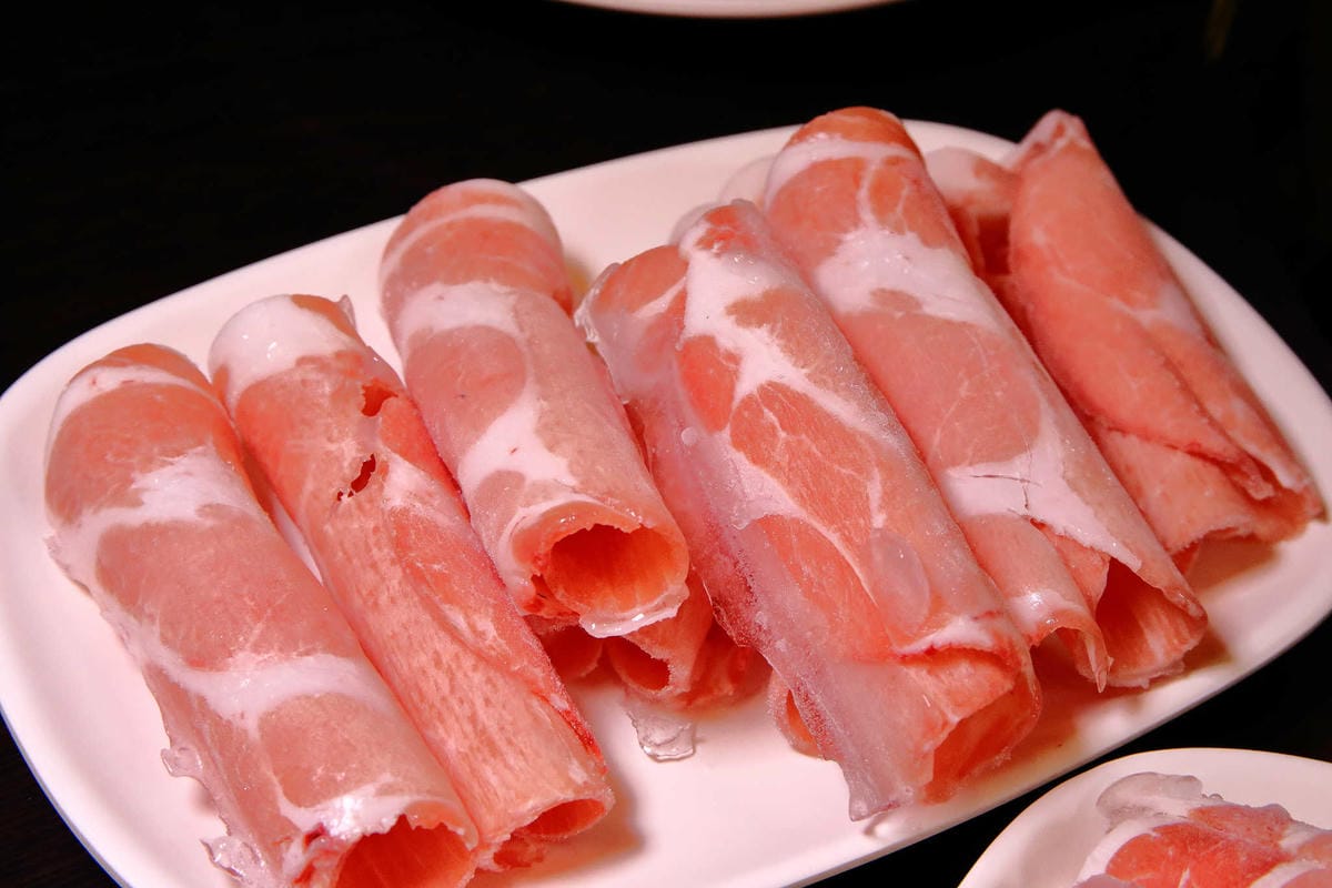 【食。新店】老蔣的家鄉味〜來自東北正宗炭火酸菜白肉火鍋，沸騰著，連老饕也無法抗拒！