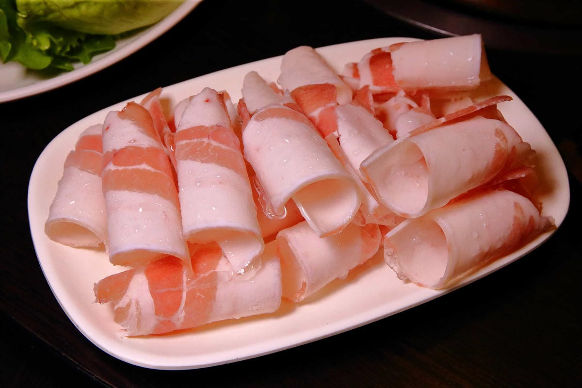 【食。新店】老蔣的家鄉味〜來自東北正宗炭火酸菜白肉火鍋，沸騰著，連老饕也無法抗拒！