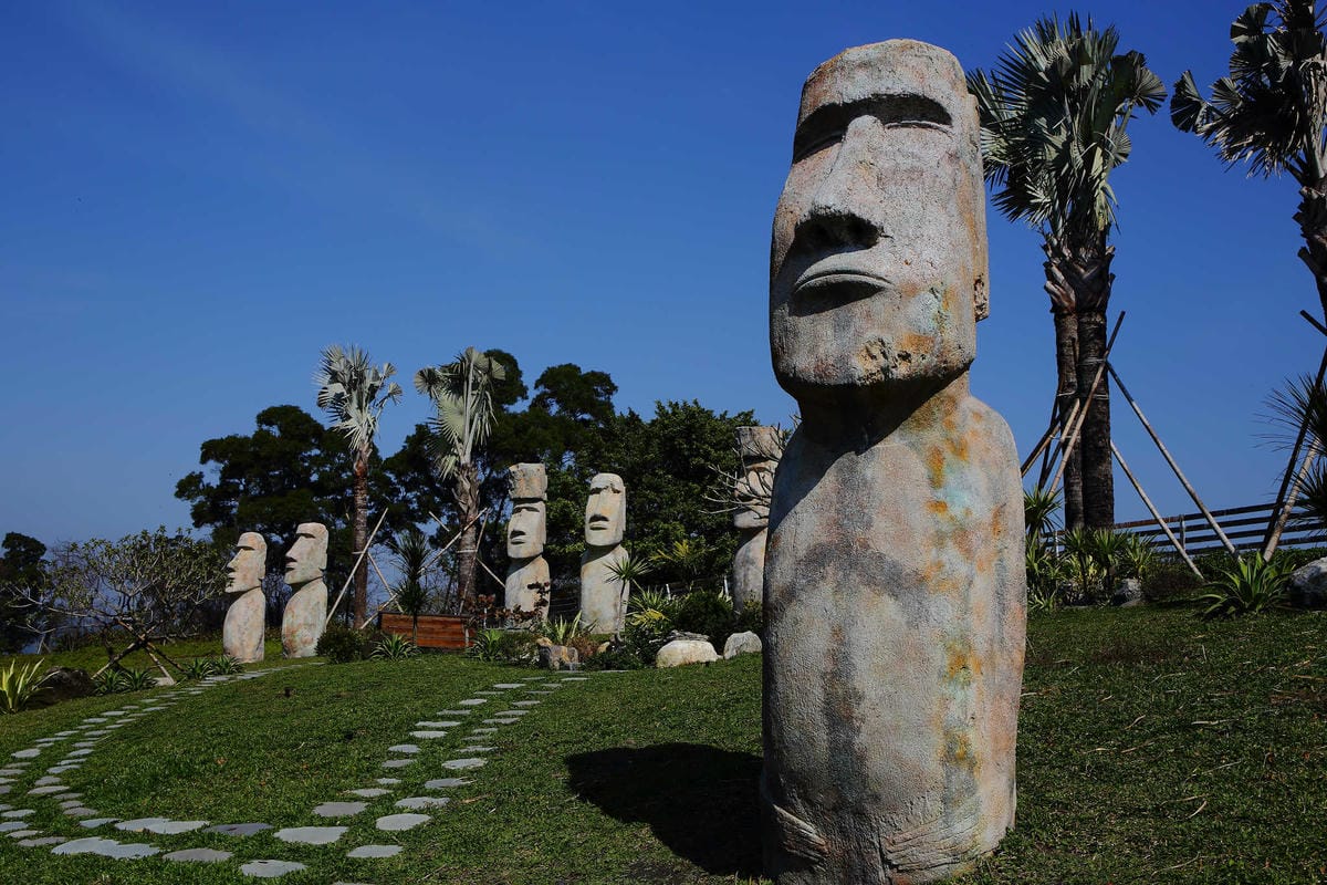 【遊。桃園】大溪花海農場〜打卡景點。復活節島的摩艾石像，帶毛小孩入花田賞花玩耍