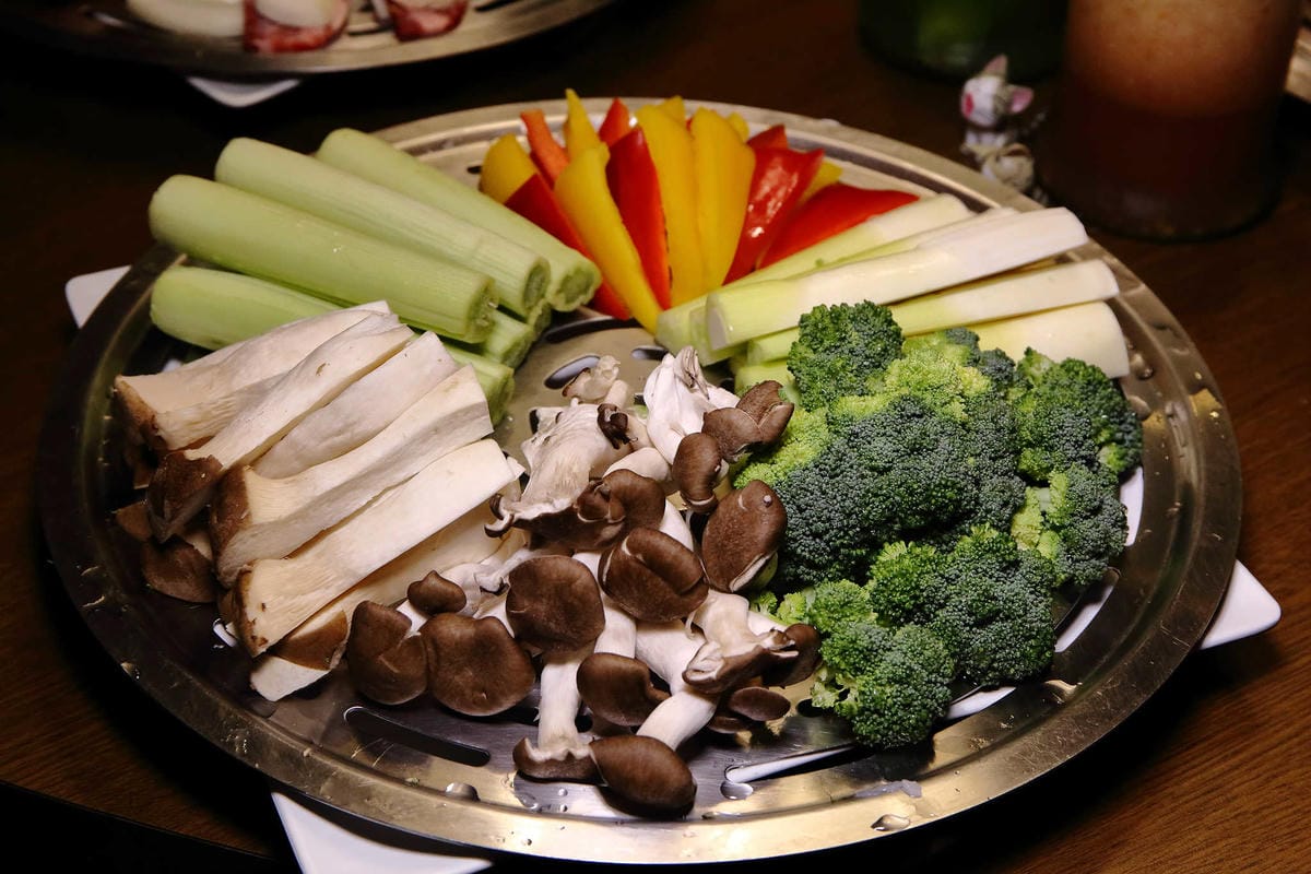 【食。桃園】御蒸饌蒸氣陶鍋餐廳〜高溫蒸汽烹調，蒸的好鮮！活體水產尚青ㄟ攏底加啦！(已歇業)