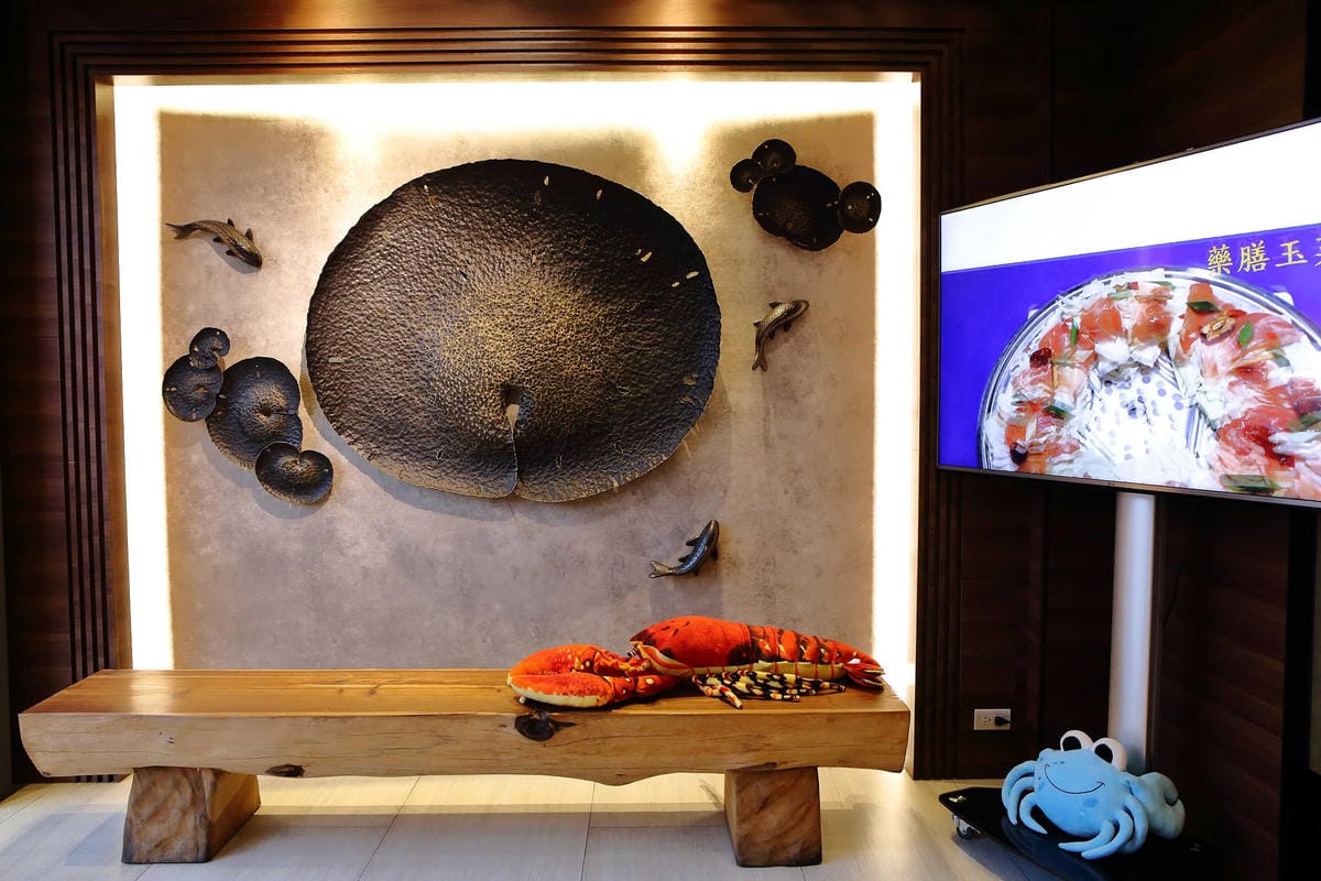 【食。桃園】御蒸饌蒸氣陶鍋餐廳〜高溫蒸汽烹調，蒸的好鮮！活體水產尚青ㄟ攏底加啦！(已歇業)