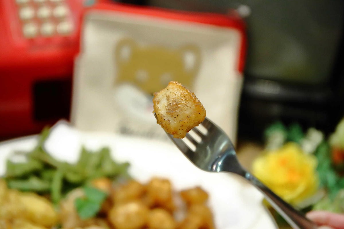 【食。新莊】噴汁炸雞 新莊店〜新莊噴汁炸雞推薦。非常犯規的噴汁炸雞,宵夜邪惡首選!