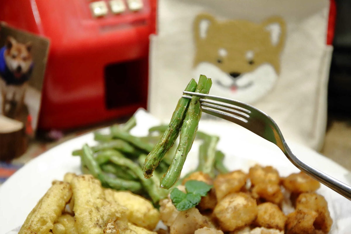【食。新莊】噴汁炸雞 新莊店〜新莊噴汁炸雞推薦。非常犯規的噴汁炸雞,宵夜邪惡首選!
