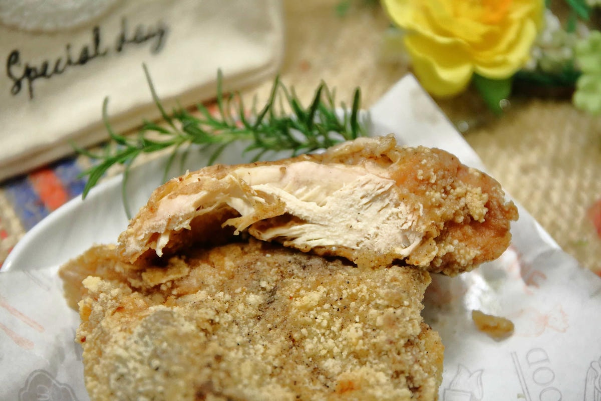 【食。新莊】噴汁炸雞 新莊店〜新莊噴汁炸雞推薦。非常犯規的噴汁炸雞,宵夜邪惡首選!