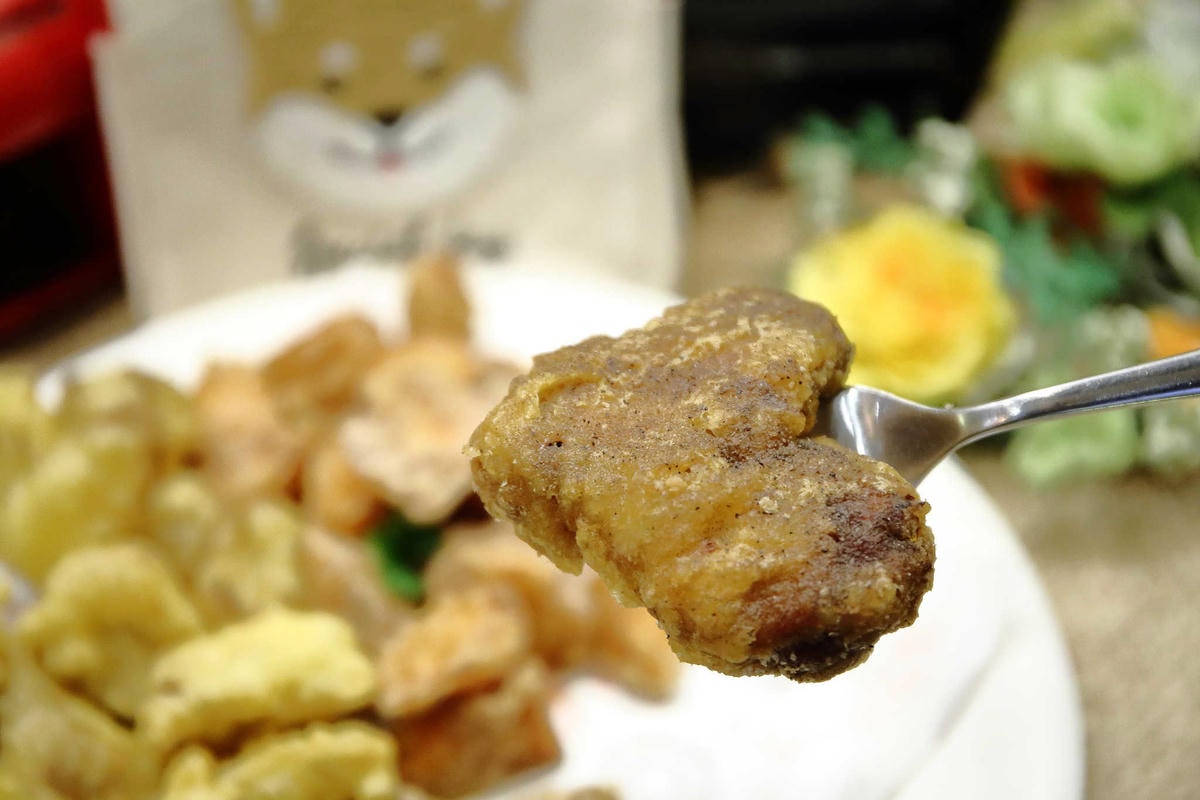 【食。新莊】噴汁炸雞 新莊店〜新莊噴汁炸雞推薦。非常犯規的噴汁炸雞,宵夜邪惡首選!