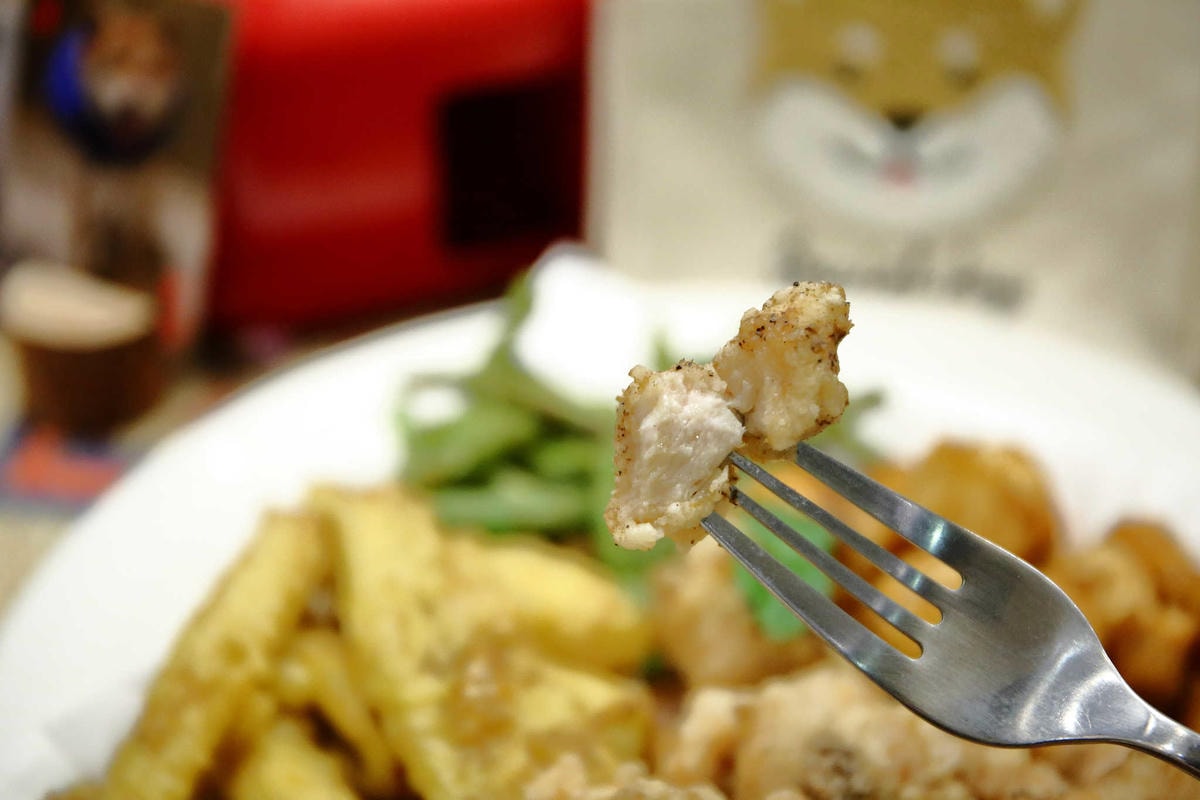 【食。新莊】噴汁炸雞 新莊店〜新莊噴汁炸雞推薦。非常犯規的噴汁炸雞,宵夜邪惡首選!