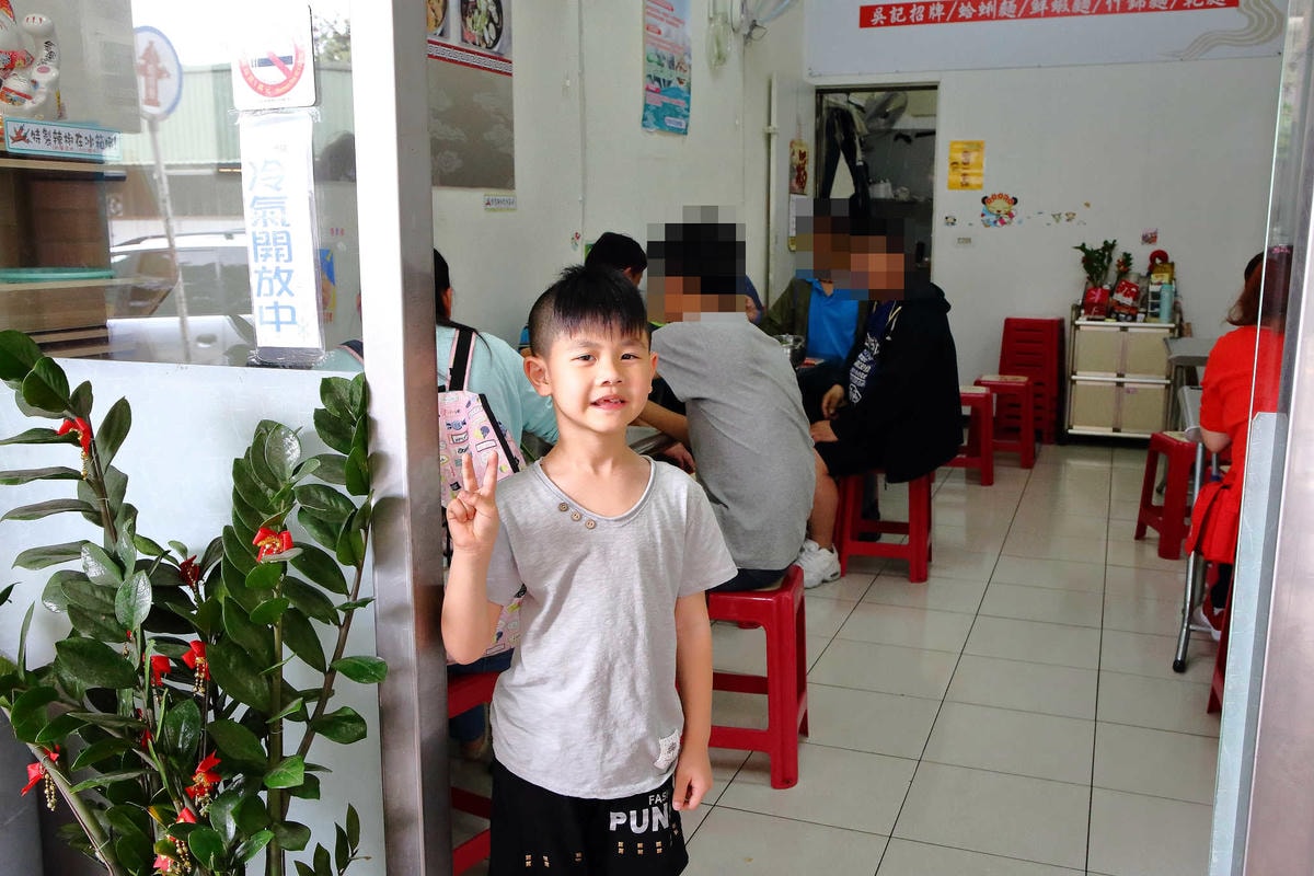 【食。中壢】南桃吳記蛤蜊麵〜內壢美食特色在地小吃。銅板價給你滿滿的蛤蜊,真是俗又「大碗」!