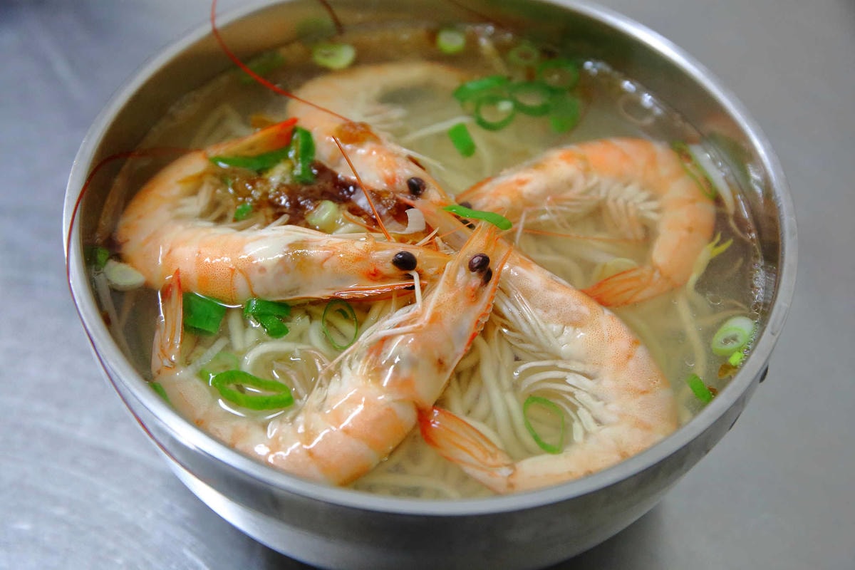 【食。中壢】南桃吳記蛤蜊麵〜內壢美食特色在地小吃。銅板價給你滿滿的蛤蜊,真是俗又「大碗」!