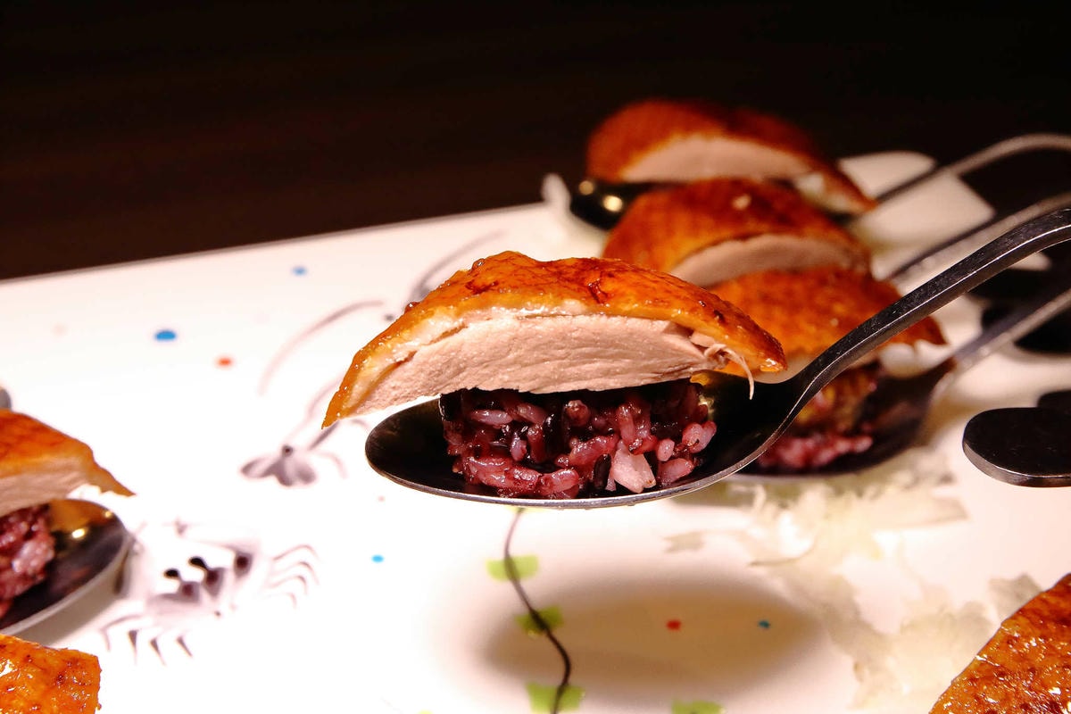 【食。桃園】櫻桃庄海鮮創意料理〜桃園櫻桃鴨。一鴨多變,百吃不膩正宗片皮鴨,外酥內嫩齒頰香!(已歇業)