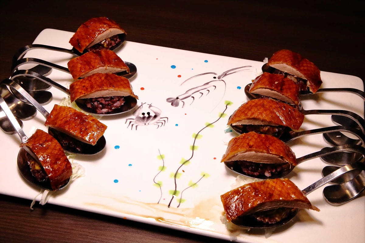 【食。桃園】櫻桃庄海鮮創意料理〜桃園櫻桃鴨。一鴨多變,百吃不膩正宗片皮鴨,外酥內嫩齒頰香!(已歇業)