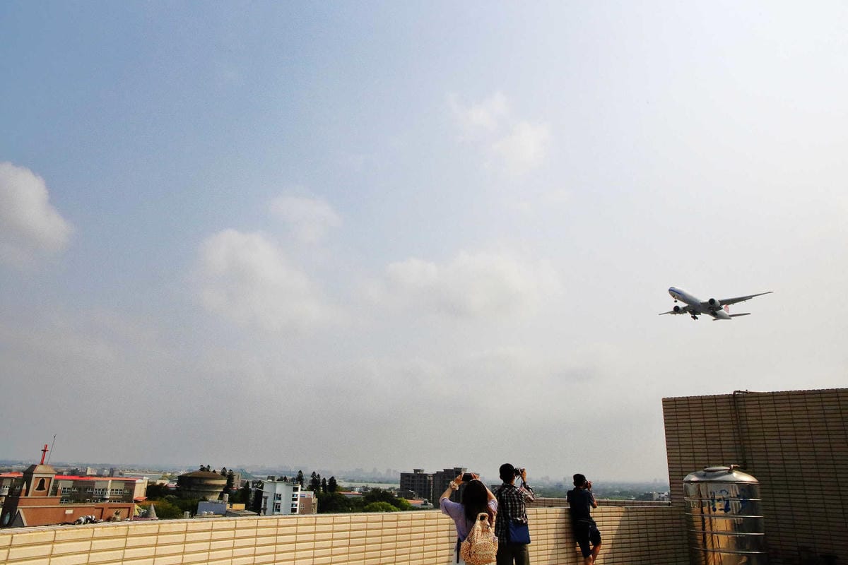 【食。桃園】大園101景觀餐廳〜桃園全新景觀餐廳。航空迷最愛！極光、燈海、飛機起降盡收眼底！(親子寵物友善餐廳)
