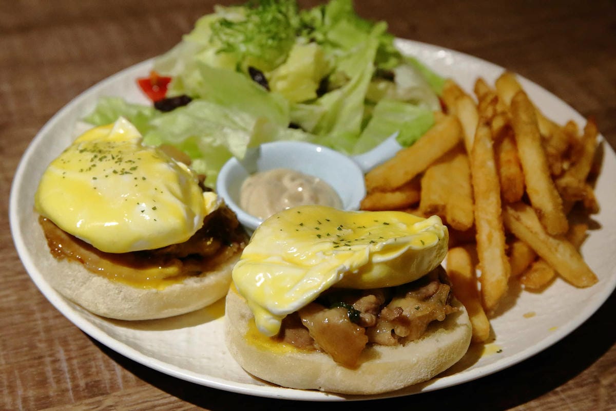 【食。永和】貓子曬太陽〜親子寵物友善餐廳。隱身巷弄的老宅且充滿歐風餐廳氛圍，CP值高的創意義式料理+早午餐