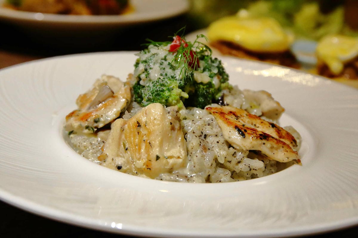 【食。永和】貓子曬太陽〜親子寵物友善餐廳。隱身巷弄的老宅且充滿歐風餐廳氛圍，CP值高的創意義式料理+早午餐