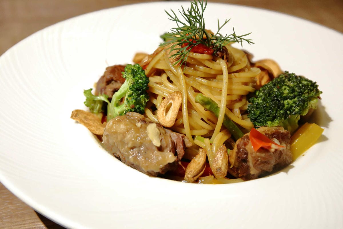 【食。永和】貓子曬太陽〜親子寵物友善餐廳。隱身巷弄的老宅且充滿歐風餐廳氛圍，CP值高的創意義式料理+早午餐