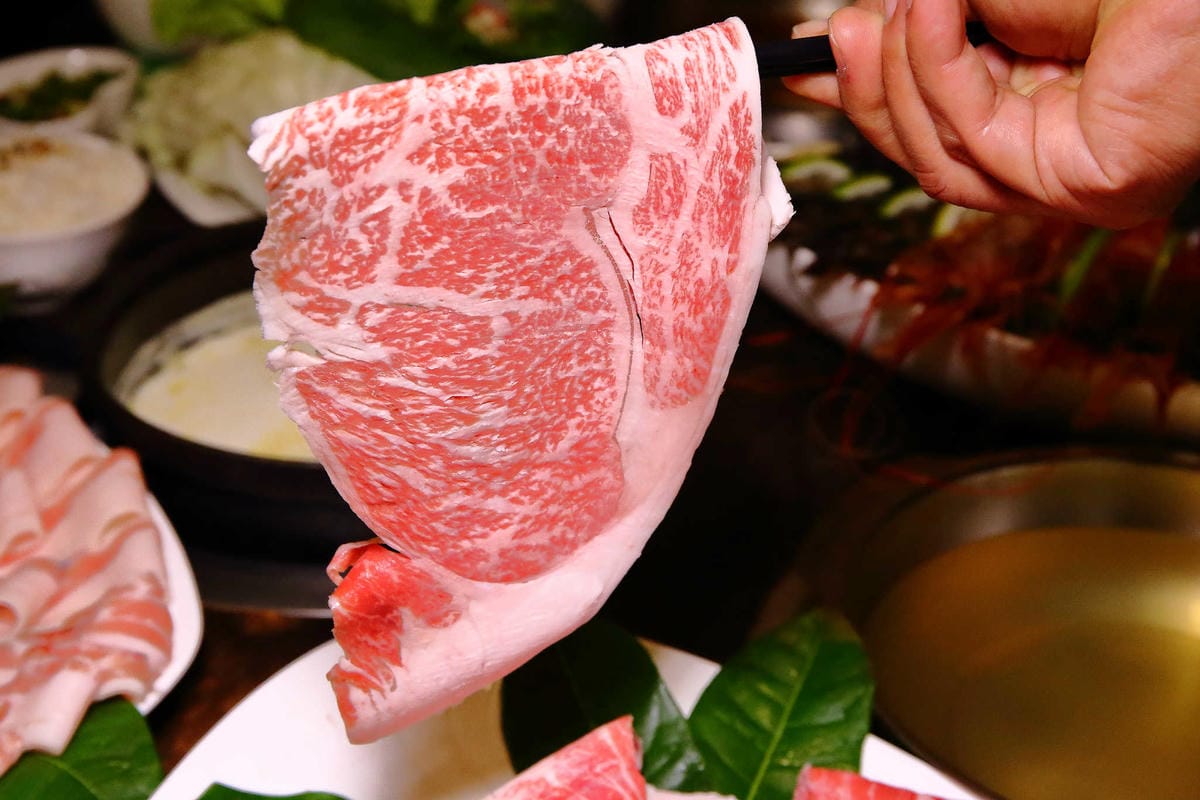 【食。新莊】喜園風味涮涮鍋〜新莊火鍋推薦！人氣老字號火鍋店海陸大餐，涮涮鍋界的LV！