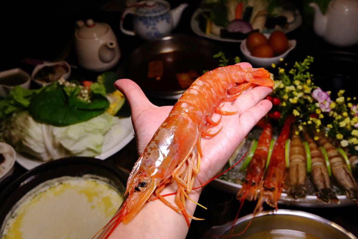 【食。新莊】喜園風味涮涮鍋〜新莊火鍋推薦！人氣老字號火鍋店海陸大餐，涮涮鍋界的LV！