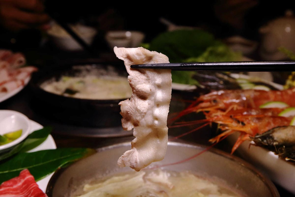【食。新莊】喜園風味涮涮鍋〜新莊火鍋推薦！人氣老字號火鍋店海陸大餐，涮涮鍋界的LV！